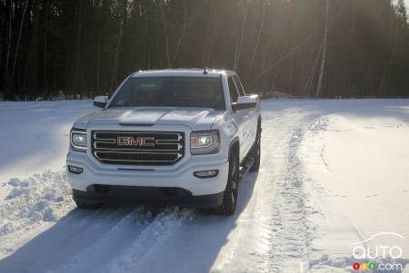 For the LS version of the Observe GSi-6, Toyo had planned snowy trail rides at the wheel of a GMC pickup truck.
